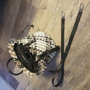 Michael Kors New 2 way Leather Woven Bucket Bag Black White Crossbody hand bag